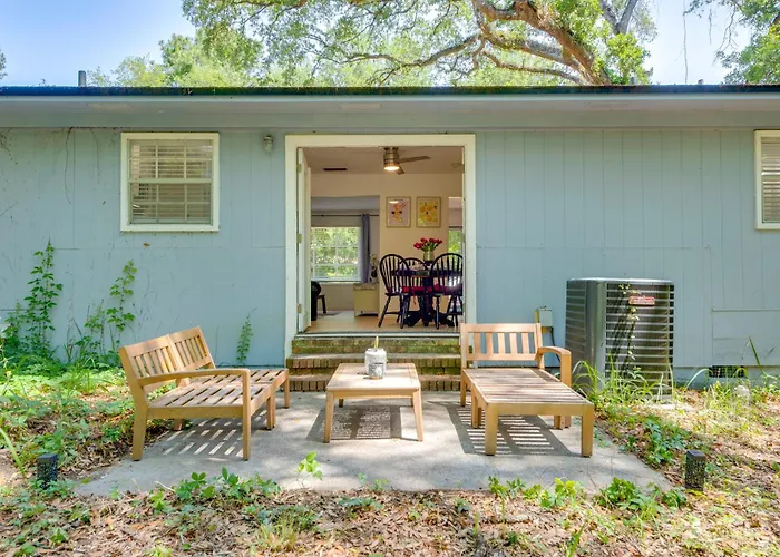 Holiday home Walk To Munson: Tree-filled Gem! *